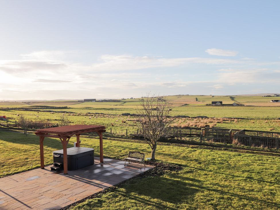 A garden with a hot tub and patio at Northbanks House Thurso