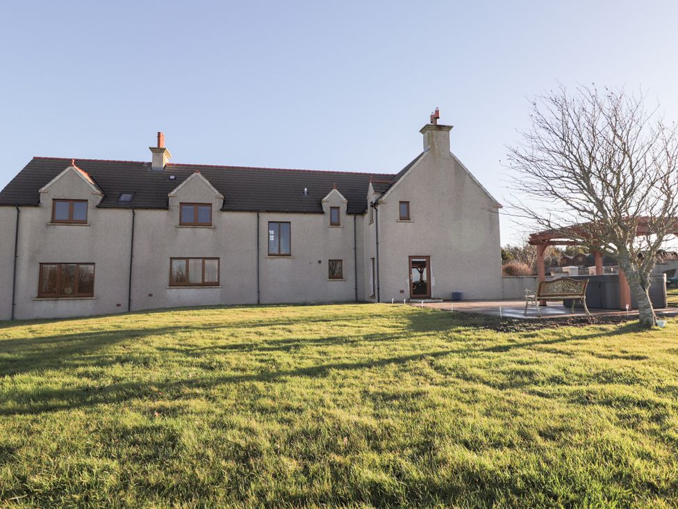 A house with a garden and patio area at Northbanks House Thurso
