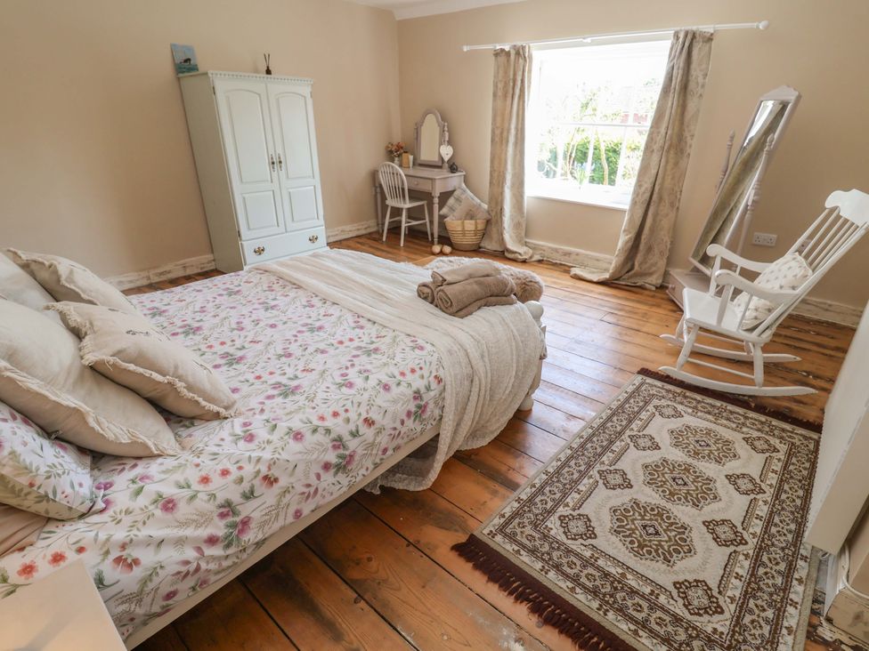 A bedroom with a bed and wardrobe at Beehive in Beccles