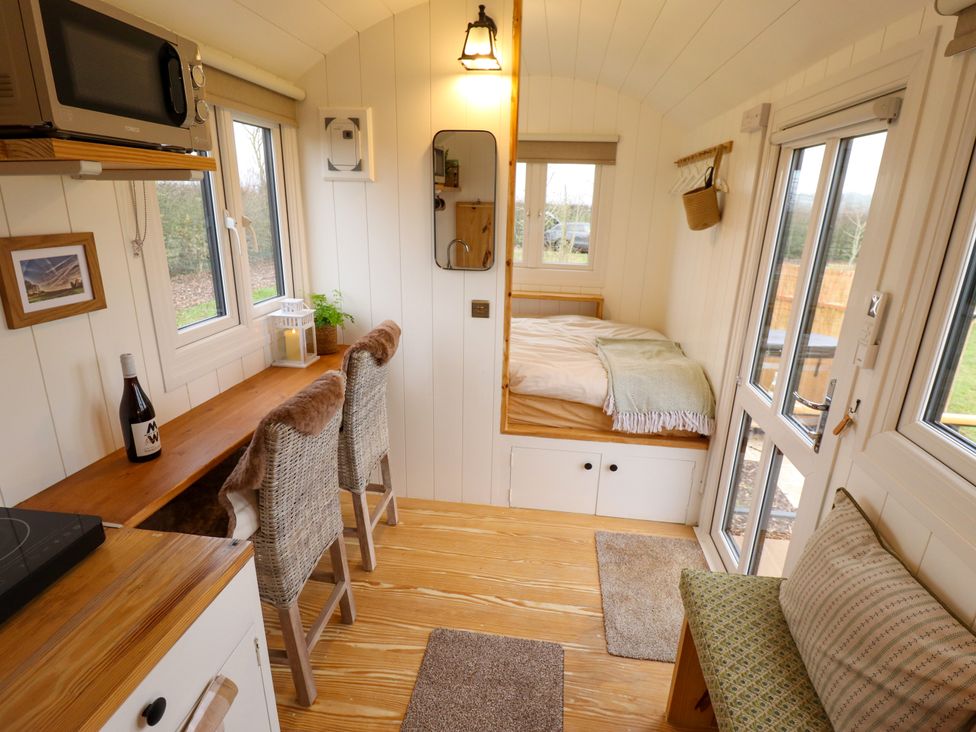 Shepherds Hut - Ash - Lincolnshire - 1166483 - thumbnail photo 5