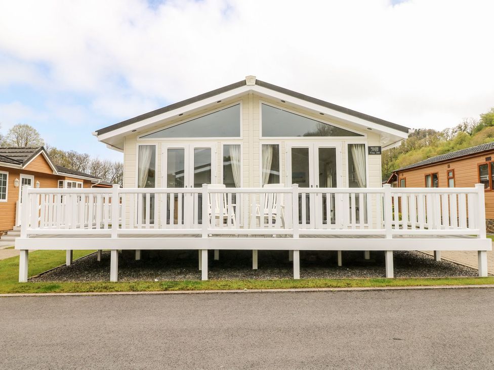 A house with a deck and windows at Erisa in 