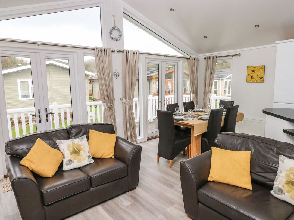 A living room with a sofa and dining area at Erisa