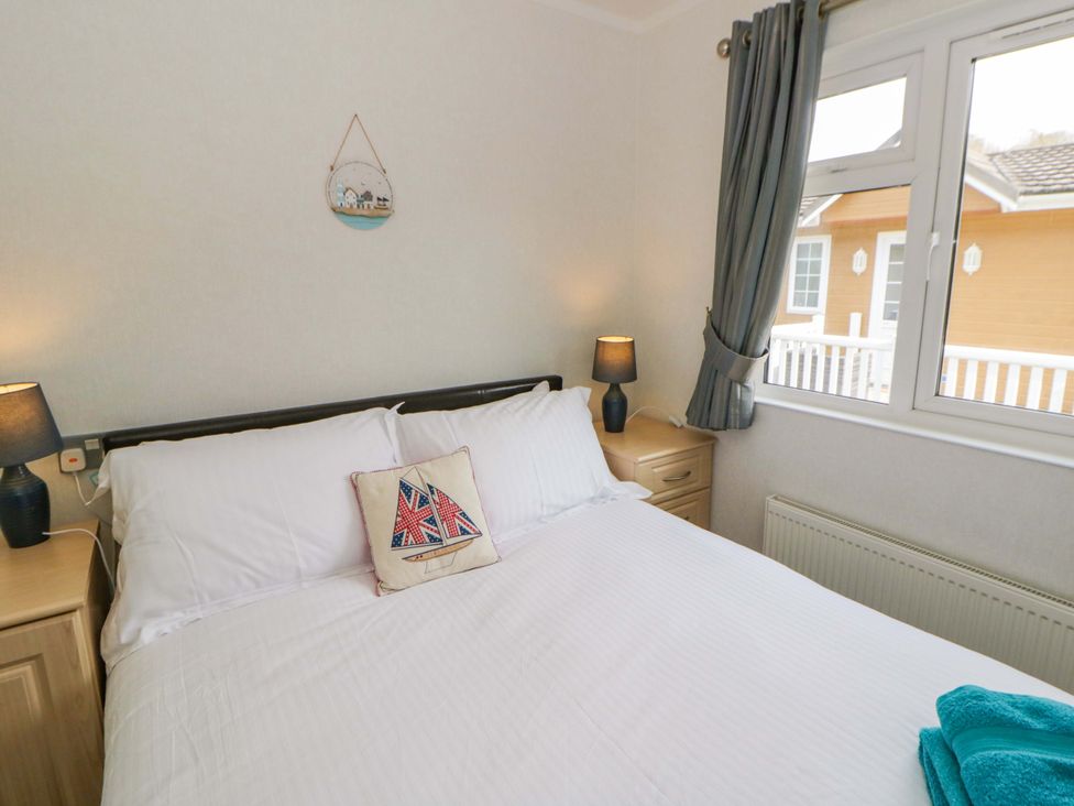 A bedroom with a bed and side tables at Erisa in Stepaside