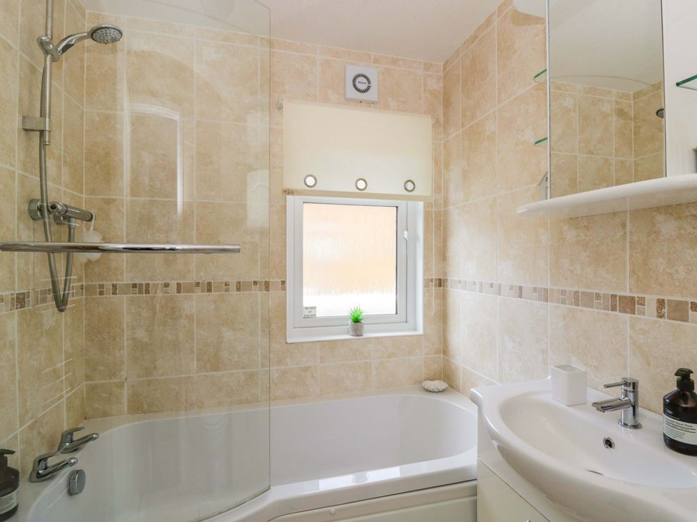 A bathroom with a bath and shower unit at Erisa in Stepaside