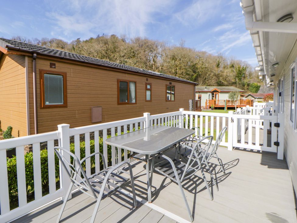 An outdoor area with a table and chairs at Erisa in Stepaside