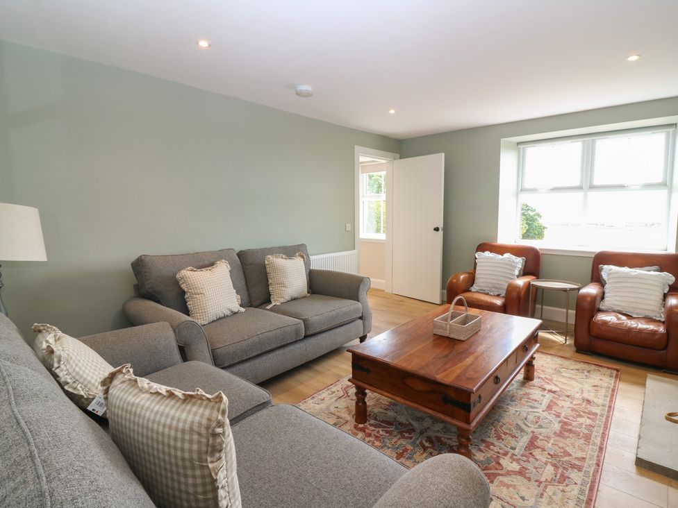 A living room with a sofa and armchairs at No 4 - 3 bed in Haddington