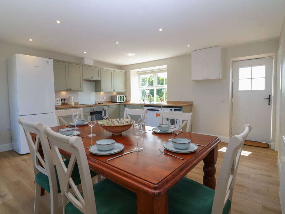 A kitchen with a dining table and chairs at No 4 - 3 bed Haddington