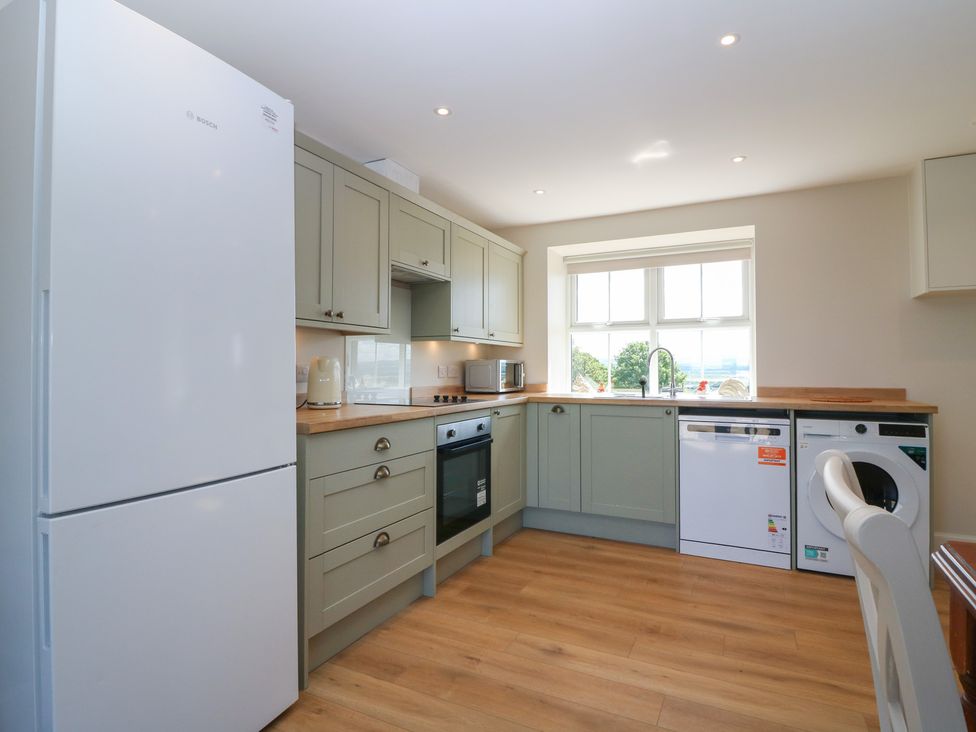 A kitchen with appliances and cabinets at No 4 - 3 bed Haddington