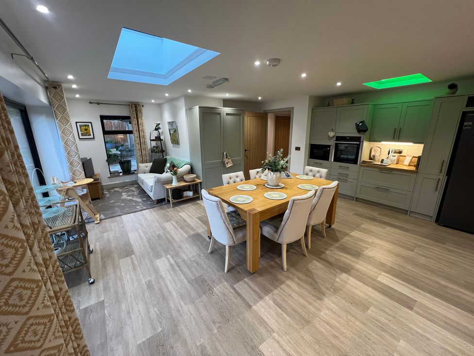 A kitchen with dining table and sofa at Havendale in Chesterfield