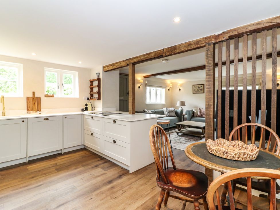 A kitchen with a table and chairs at Tuffs Farm Cottage 1 in Kings Langley