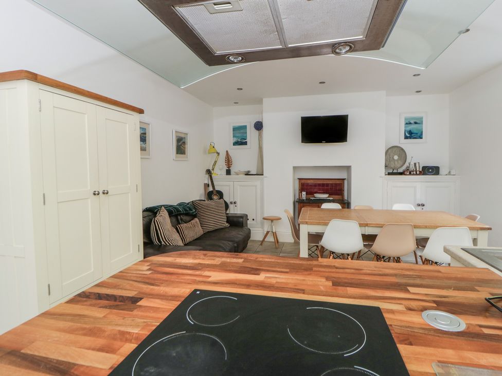 A kitchen with a stove top and dining area at Brynmorfa in Llandysul