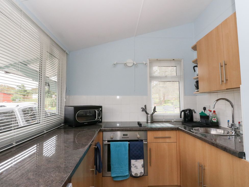 A kitchen with a microwave and stove at Scarba in Oban