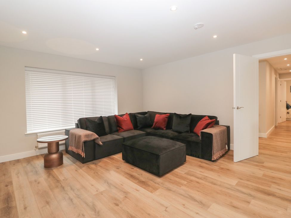 A living room with a sofa and coffee table at Cross Winds in Clapham