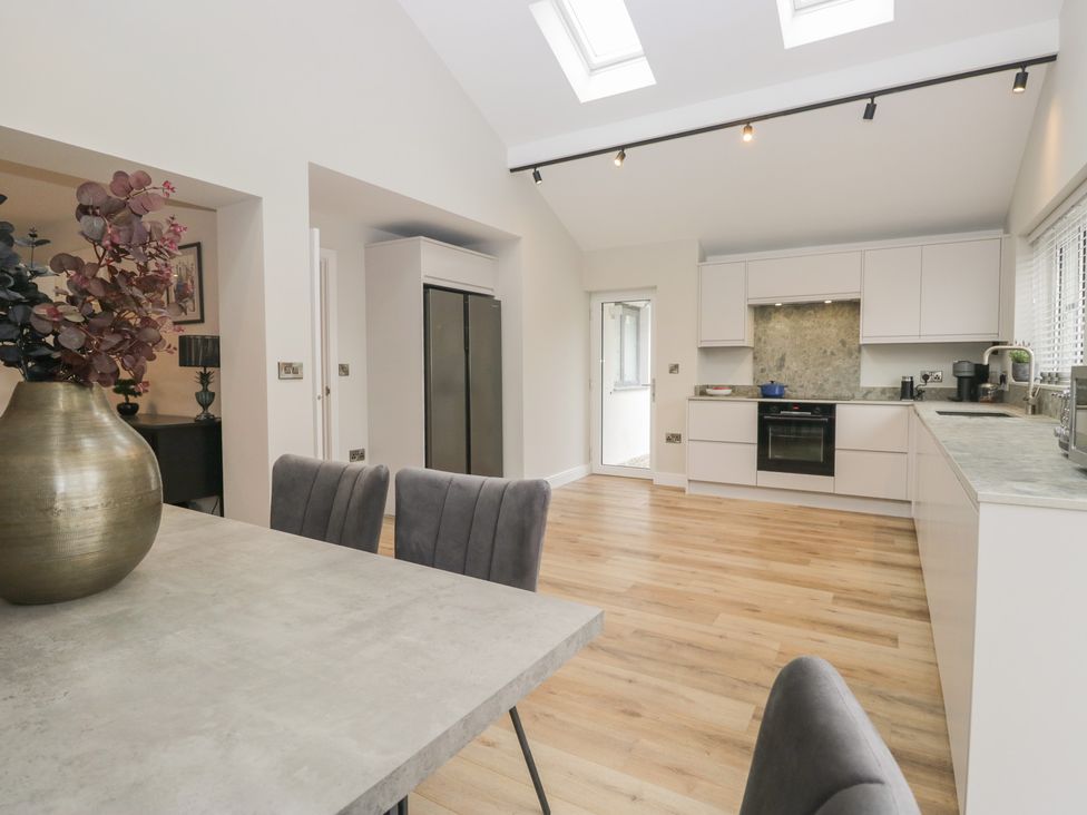 A kitchen with dining table and chairs at Cross Winds Clapham