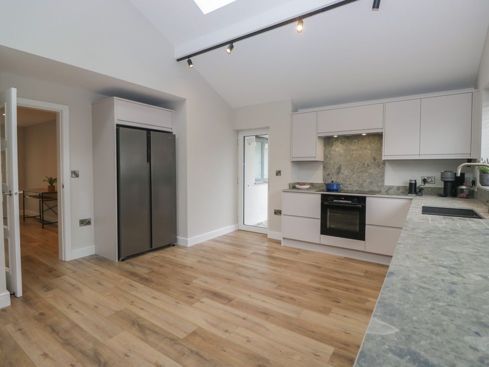 A kitchen with appliances and cabinets at Cross Winds in Clapham