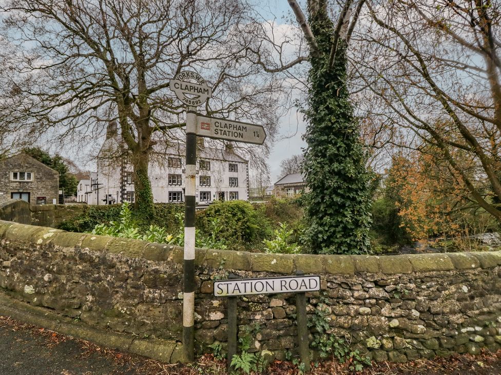 A signpost and stone wall at Cross Winds in Clapham