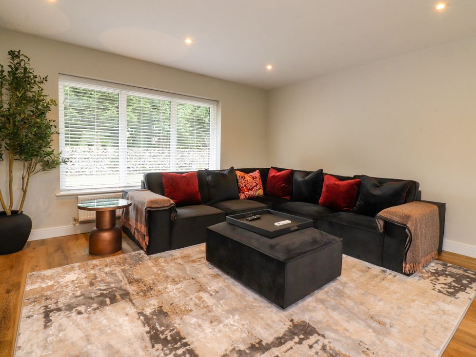 A living room with a sofa and coffee table at Cross Winds in Clapham