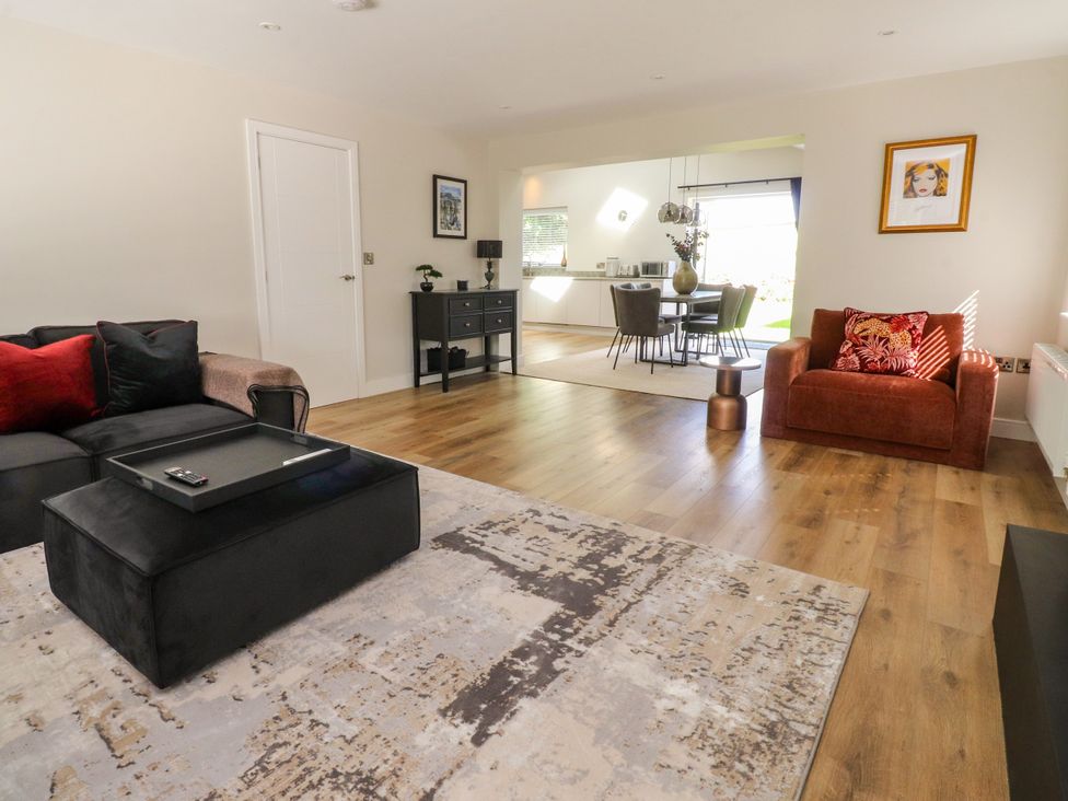 A living room with a sofa and coffee table at Cross Winds in Clapham