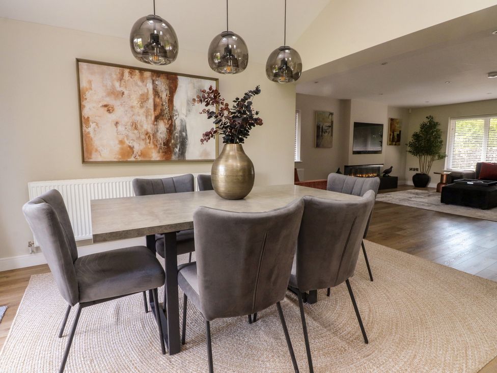 A dining room with a table and chairs at Cross Winds in Clapham