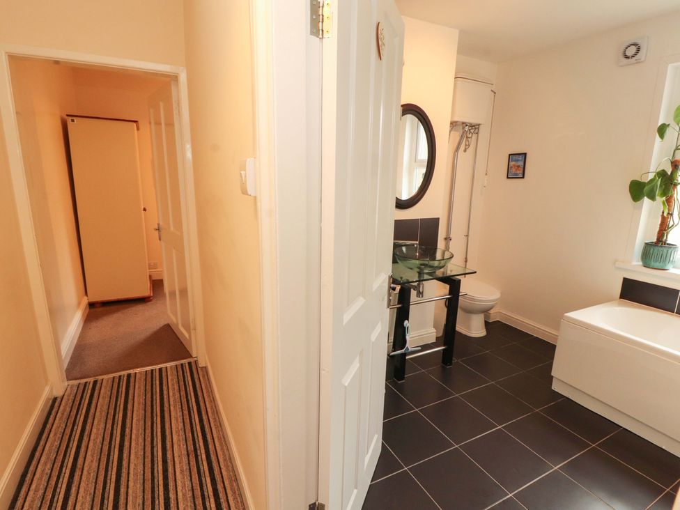 A bathroom with a sink, toilet and bathtub at 2 The Crescent