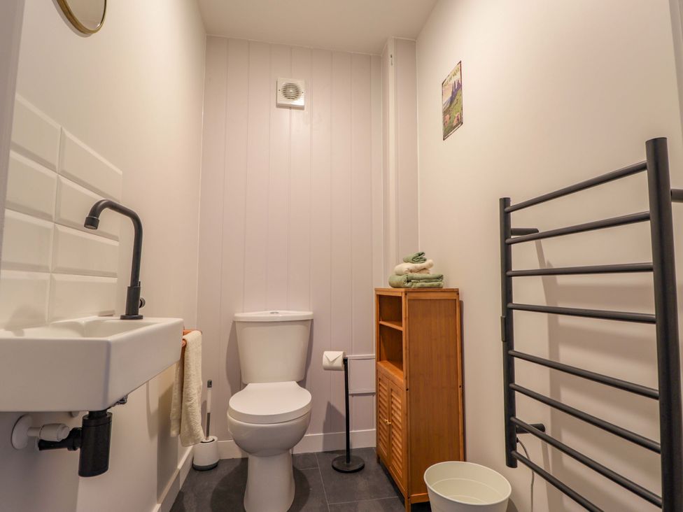 A bathroom with toilet and sink at Faodail House Portree