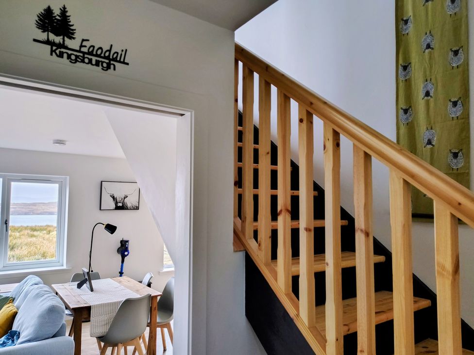 A dining area with a table and chairs at Faodail House Kingsburgh near Uig