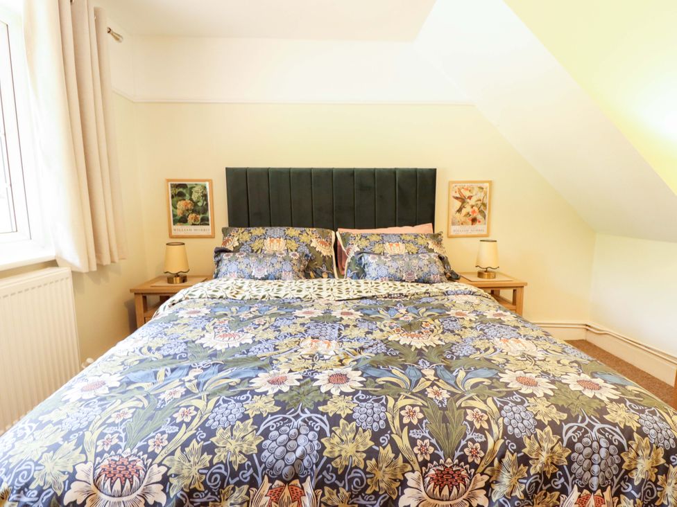 A bedroom with a bed and bedside tables at Wood Farm Cottage Stickney near East Kirkby
