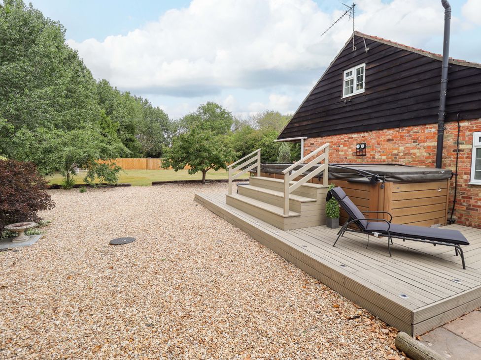 A garden with a hot tub and decking at Wood Farm Cottage Stickney near East Kirkby