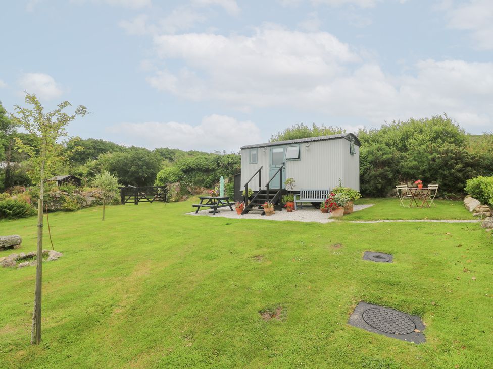 A garden with a shed and seating area at Teg Prospidnick near Porthleven