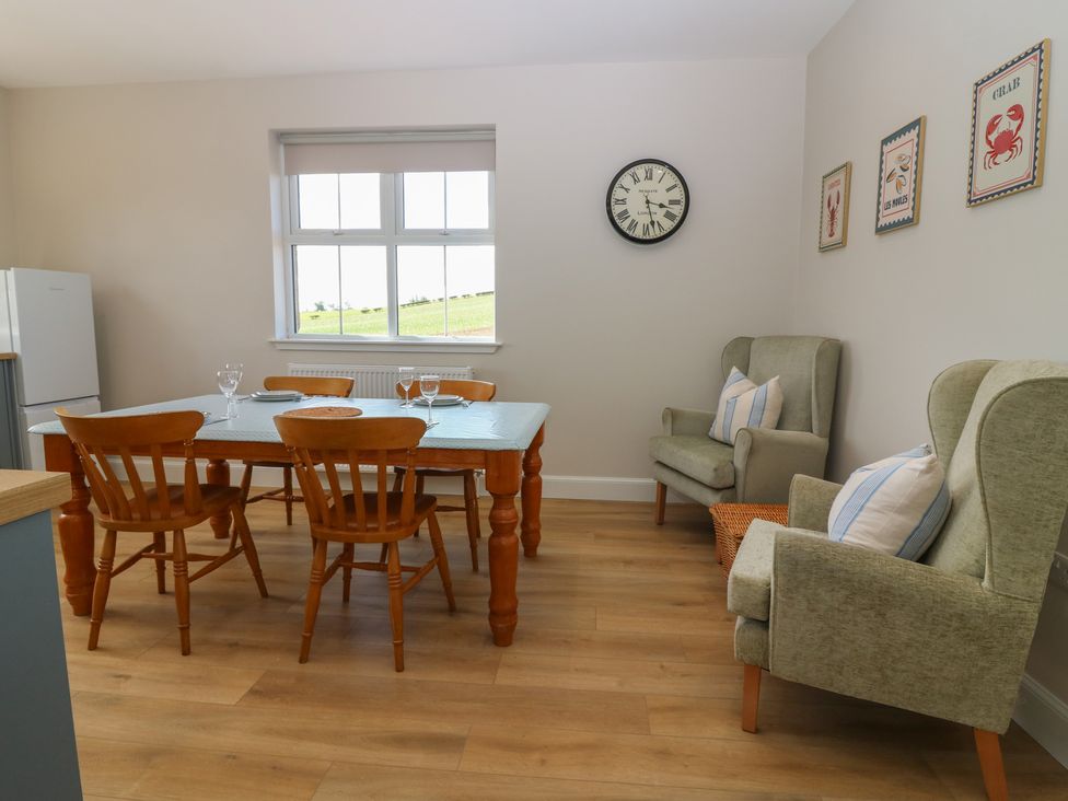 A dining room with a table and chairs at No 6 - 2 bed Haddington