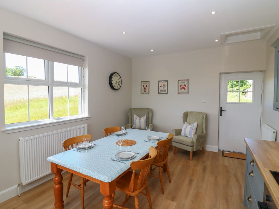 A dining room with a table and chairs at No 6 - 2 bed Haddington