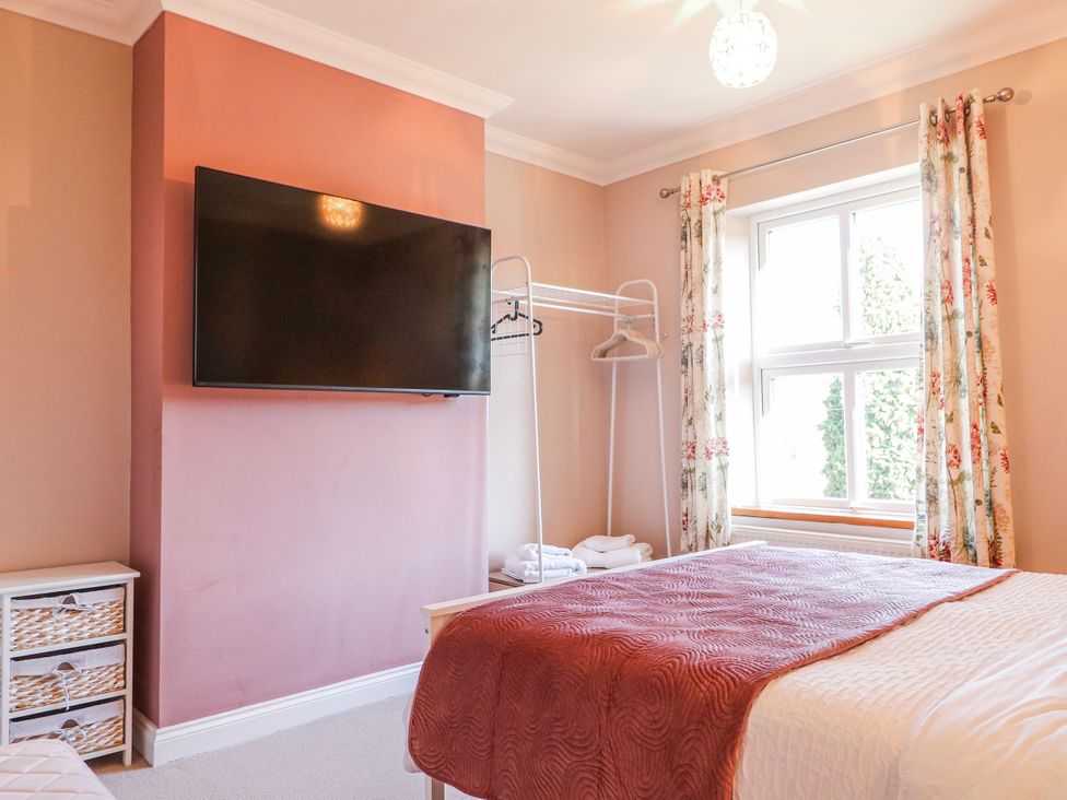 A bedroom with a television and bed at Hill View Cottage Ashbourne