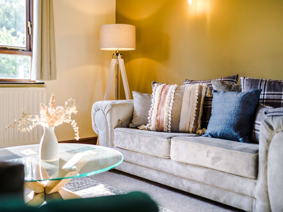 A living room with a sofa and a coffee table at Idris Barn in Dolgellau