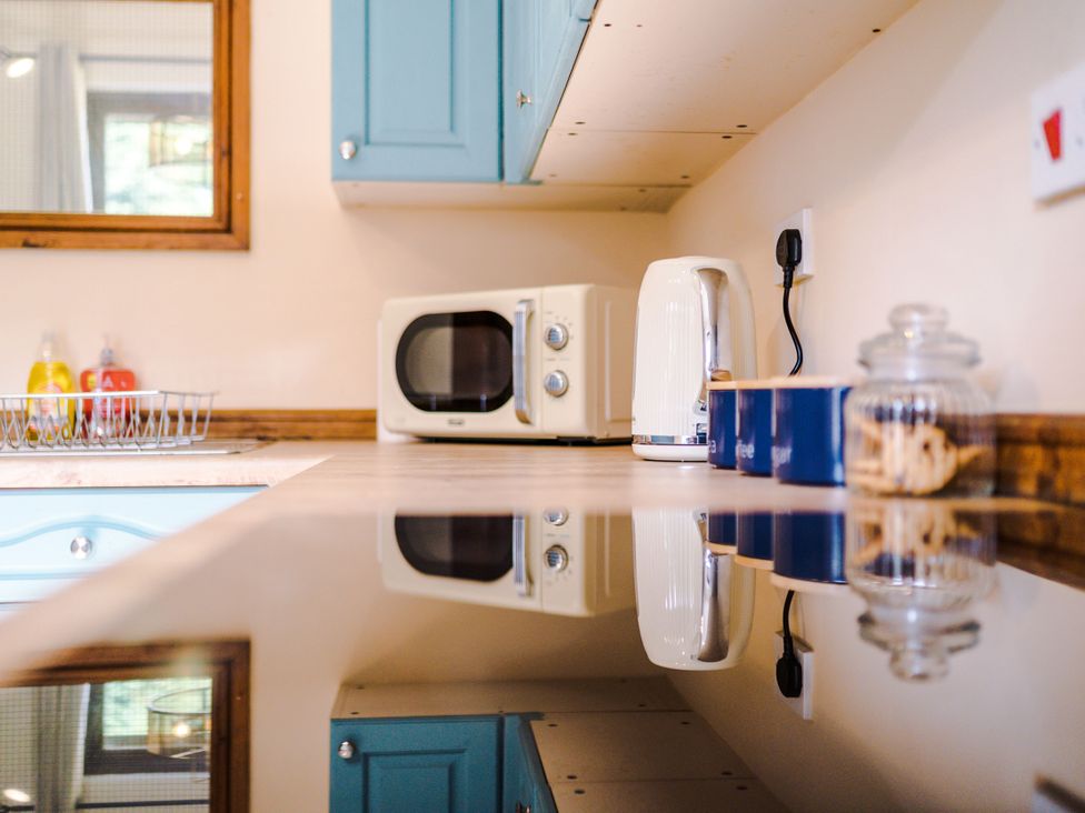 A kitchen with a microwave and kettle at Idris Barn in Dolgellau