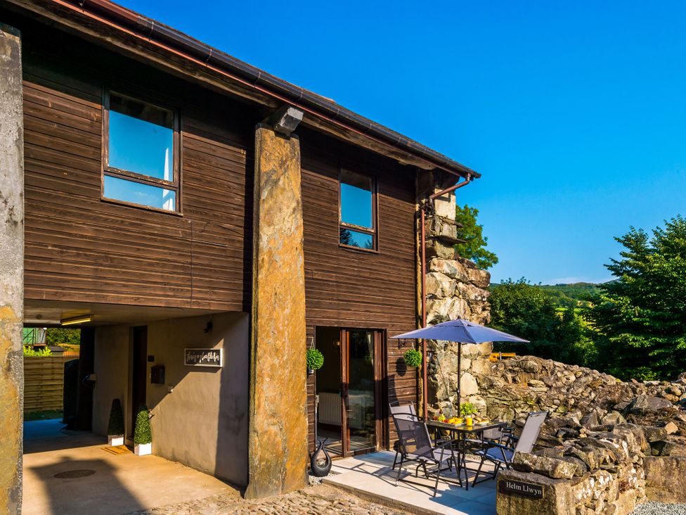 A house with a patio area and table at Idris Barn in Dolgellau