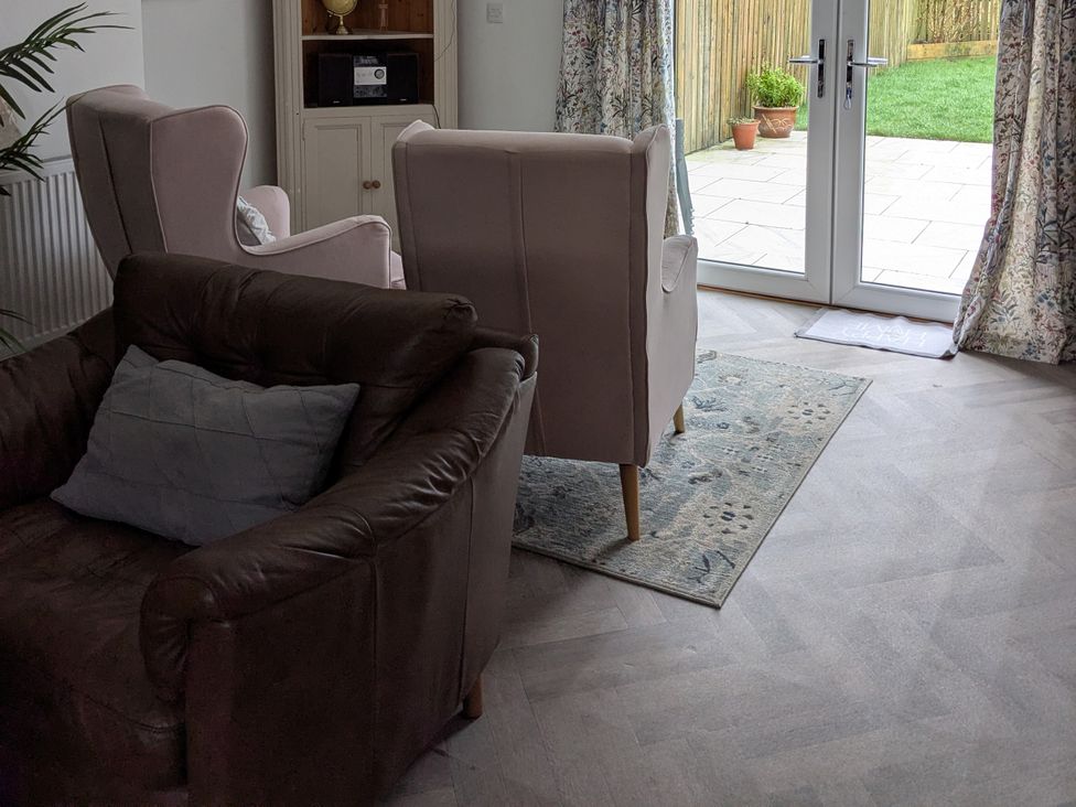 A living room with a sofa and armchairs at La Bastille in Maenclochog