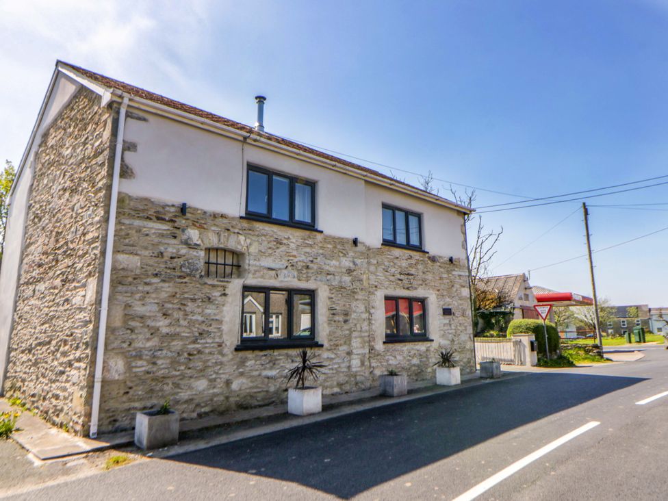 A house with stone exterior and windows on the street at La Bastille in Maenclochog