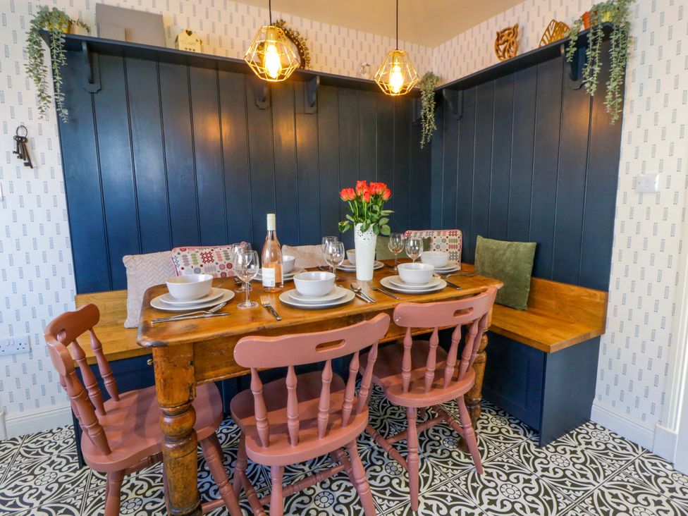 A dining room with a table and chairs at La Bastille in Maenclochog