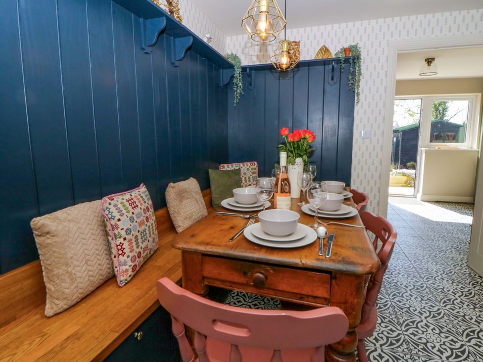 A dining room with a table set for four at La Bastille in Maenclochog