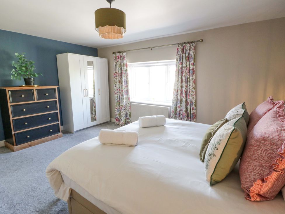 A bedroom with a bed and drawers at La Bastille in Maenclochog