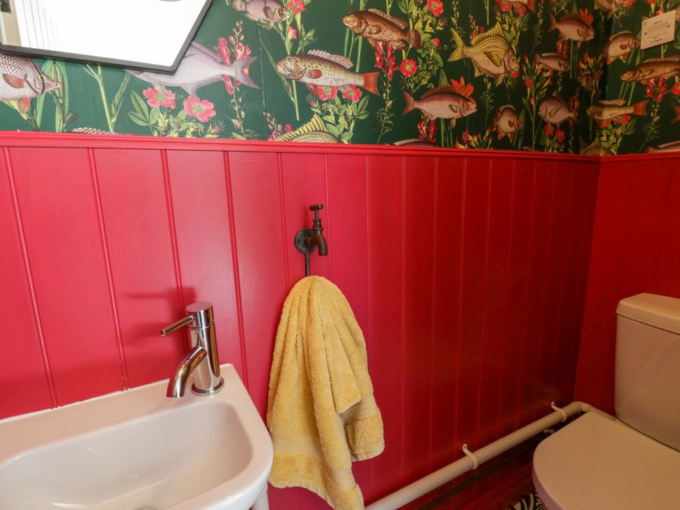 A bathroom with a sink and toilet at La Bastille in Maenclochog