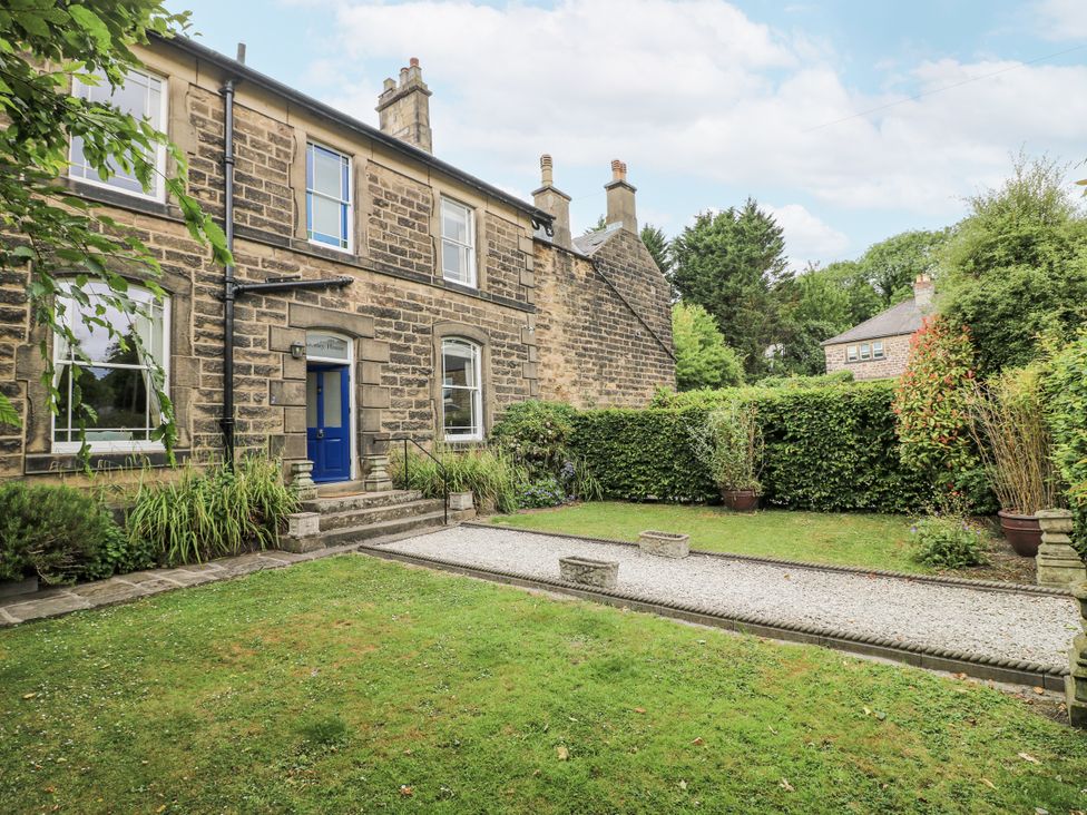 A house with a garden and pathway at Deeley House in Darley Dale