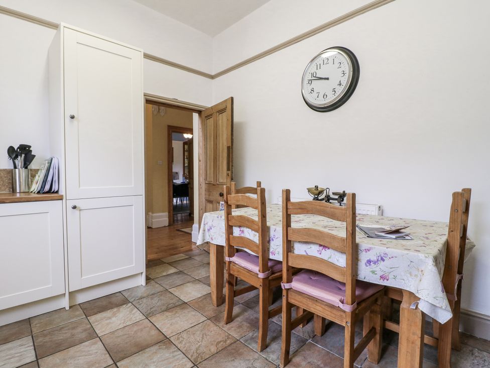 A kitchen with a table and chairs at Deeley House in Darley Dale