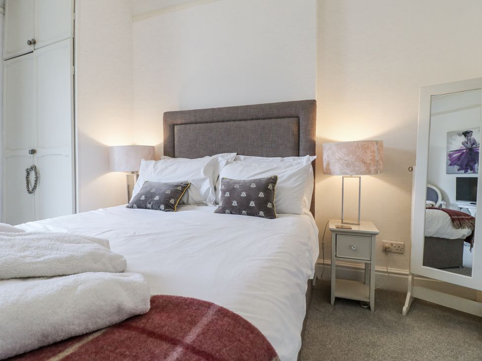 A bedroom with a bed and bedside lamps at Deeley House in Darley Dale