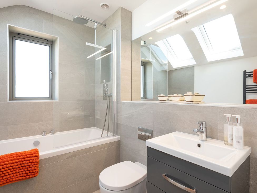 A bathroom with a bathtub and sink at Pentire St Minver