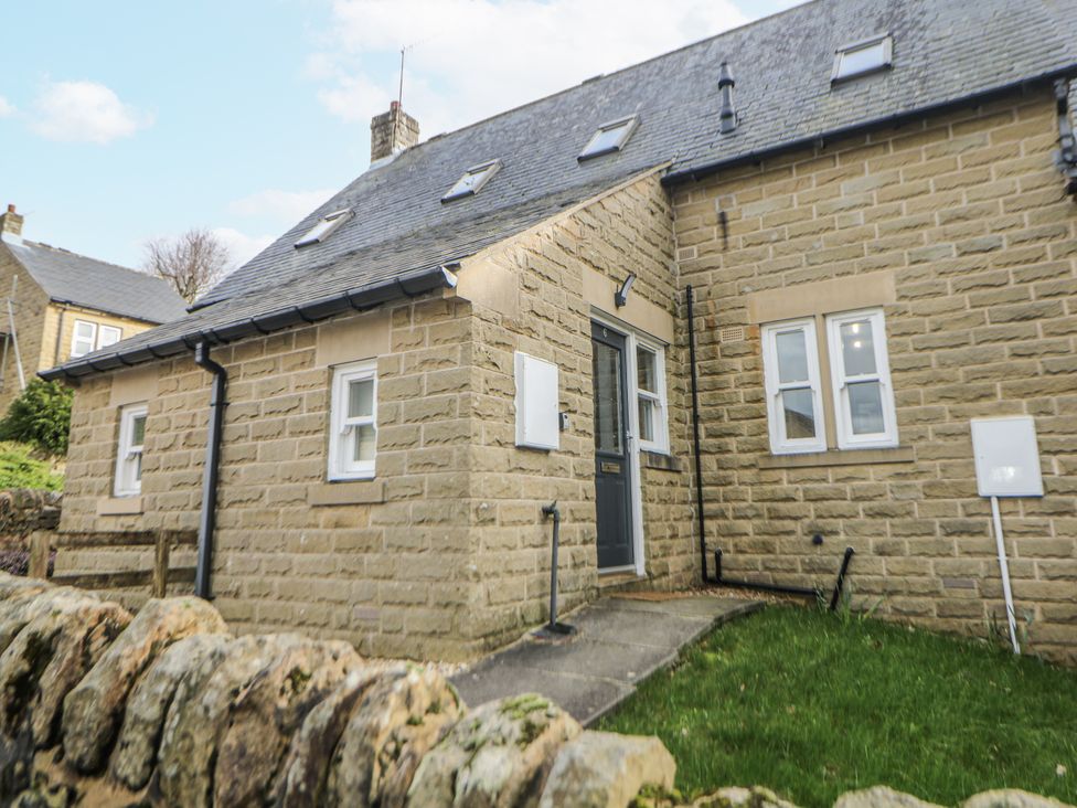An exterior view of a house with garden at 6 Fidlers Close Bamford