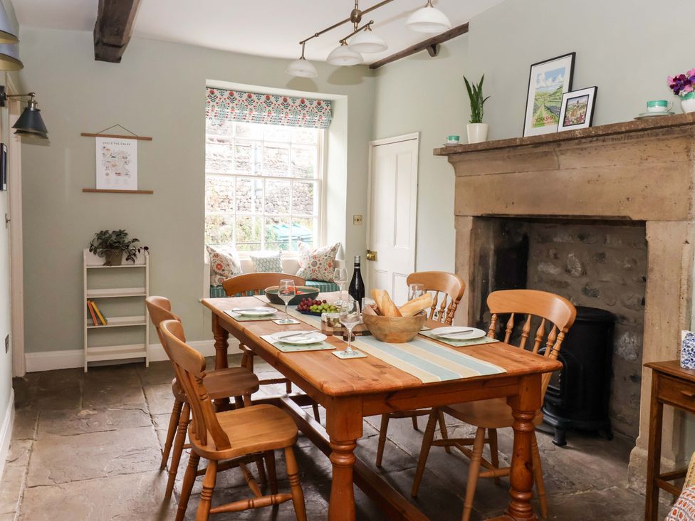A dining room with a wooden table and chairs at Ellis House in Skipton