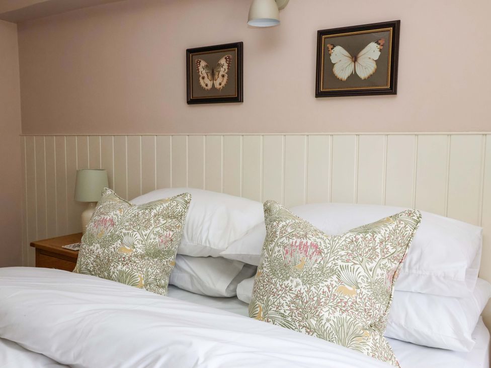 A bedroom with bed and decorative pillows at Ellis House in Skipton