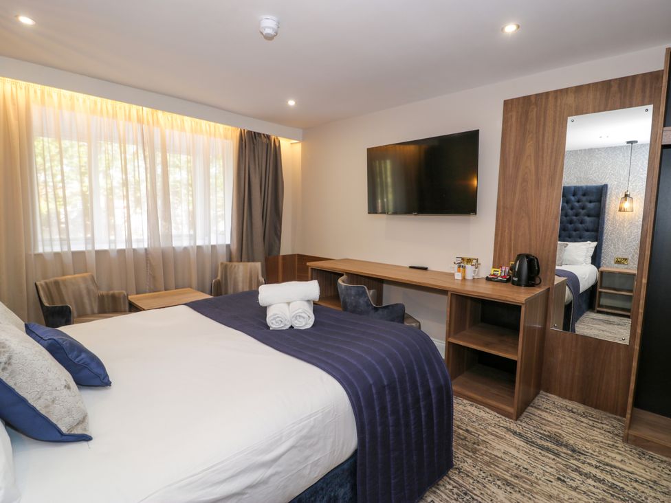 King Hotel Room - North Wales - 1168207 - thumbnail photo 5