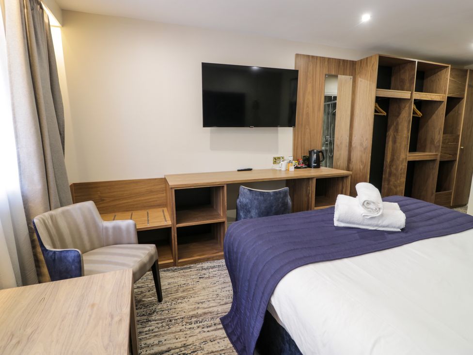 King Hotel Room - North Wales - 1168207 - thumbnail photo 7